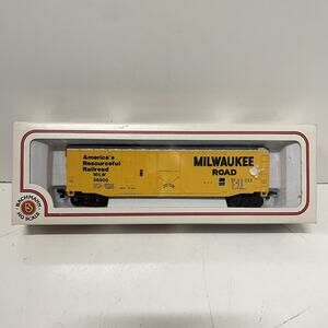 BACHMANN #43-1010-68 HO Scale 51' Plug Door Boxcar RAILBOX MILWAUKEE ROAD
